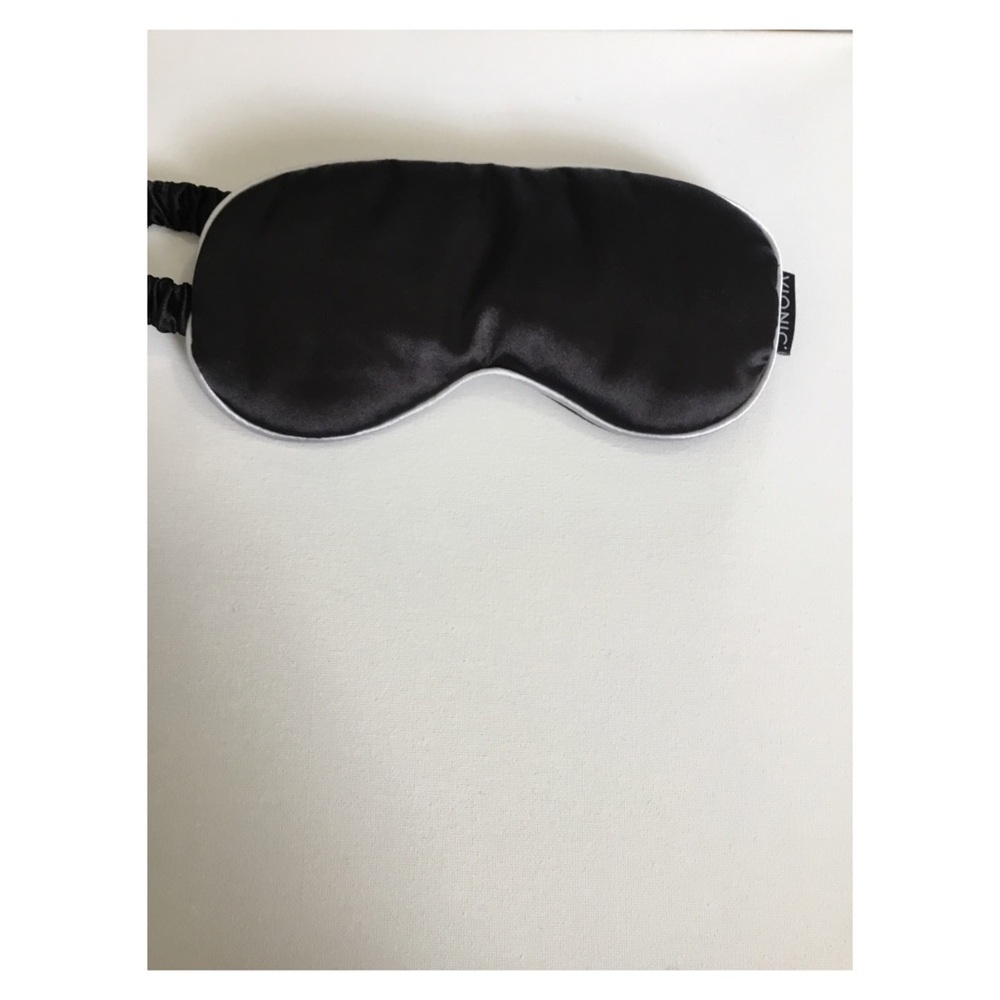 Vionic Black VR Eye Mask with Contoured Comfort - Picture 2 of 7